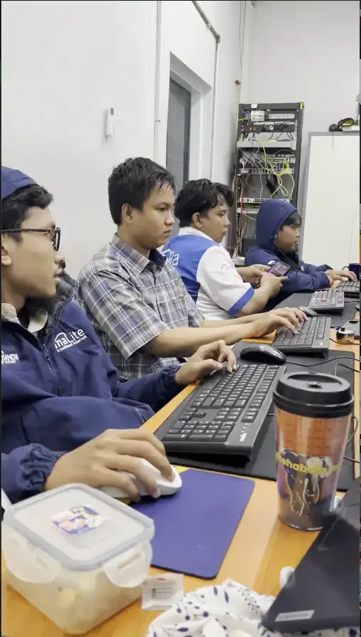 Aktivitas tim di kantor CGK