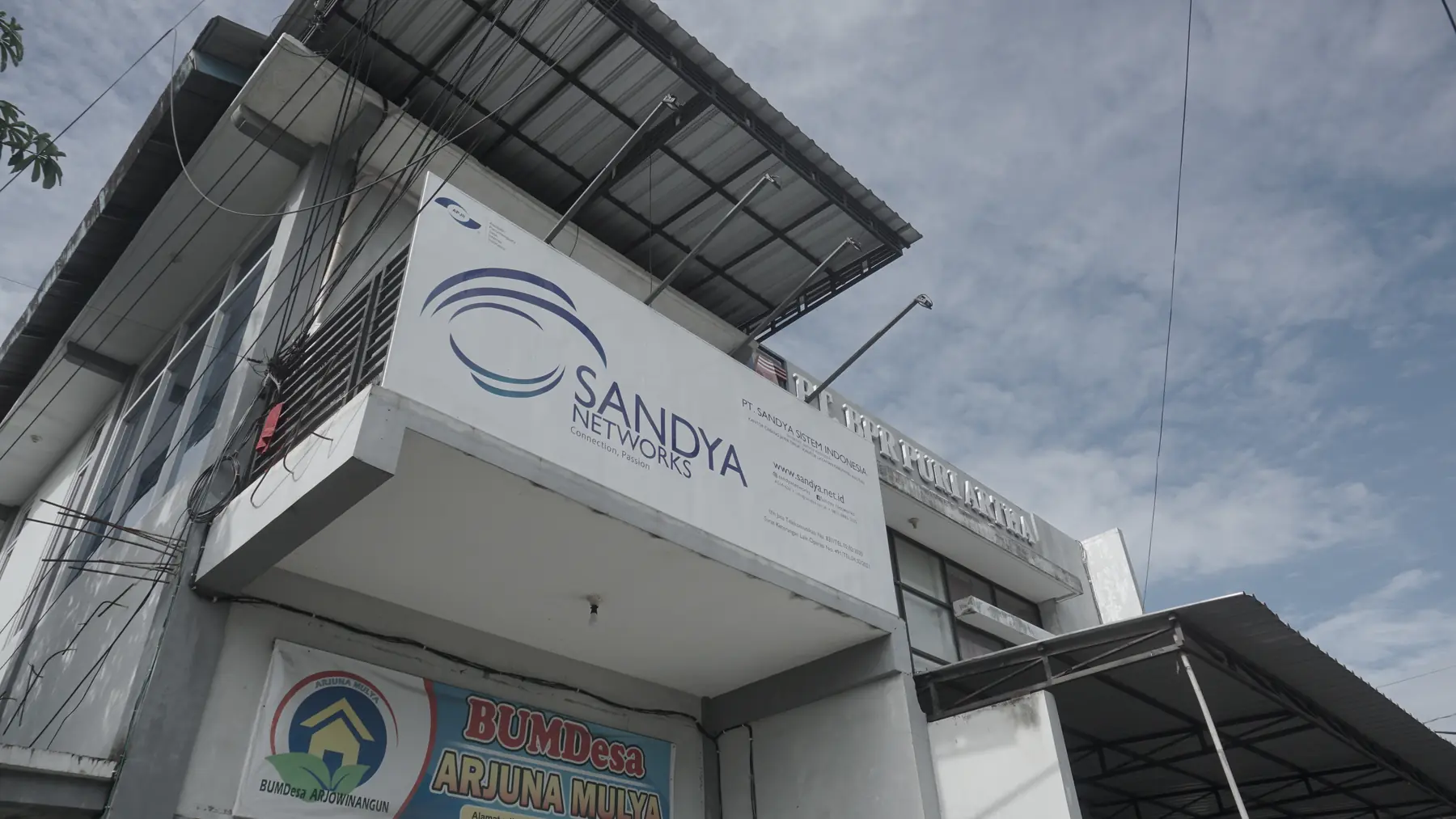 Kantor Sandya sebagai titik koordinasi layanan